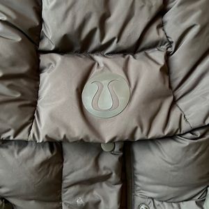 Lululemon Wonder Puff Jacket, size 8, in army green